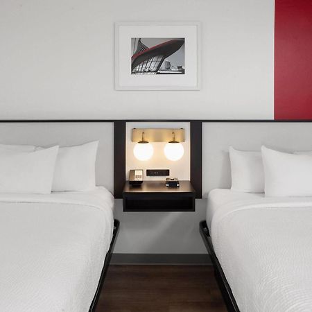 Hotel Ramada By Wyndham Milwaukee Extérieur photo