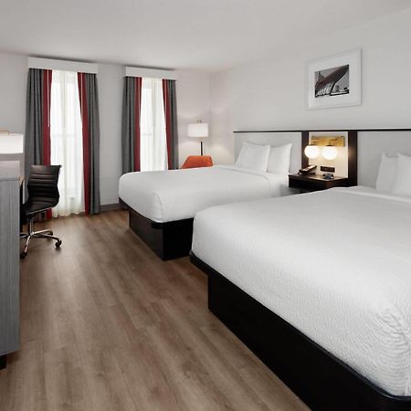 Hotel Ramada By Wyndham Milwaukee Extérieur photo