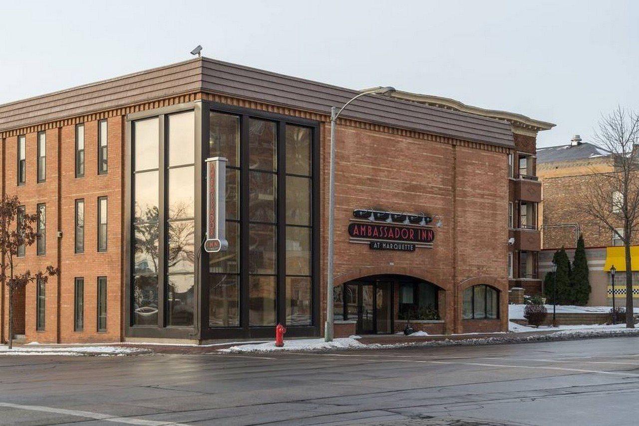 Hotel Ramada By Wyndham Milwaukee Extérieur photo