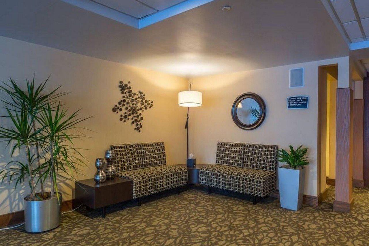 Hotel Ramada By Wyndham Milwaukee Extérieur photo