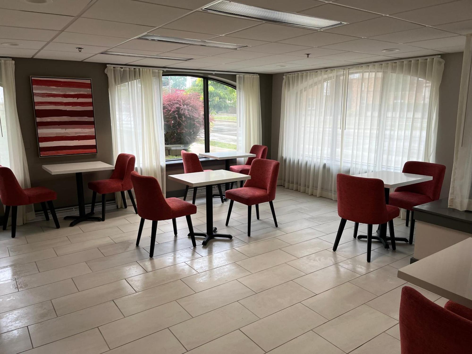 Hotel Ramada By Wyndham Milwaukee Extérieur photo
