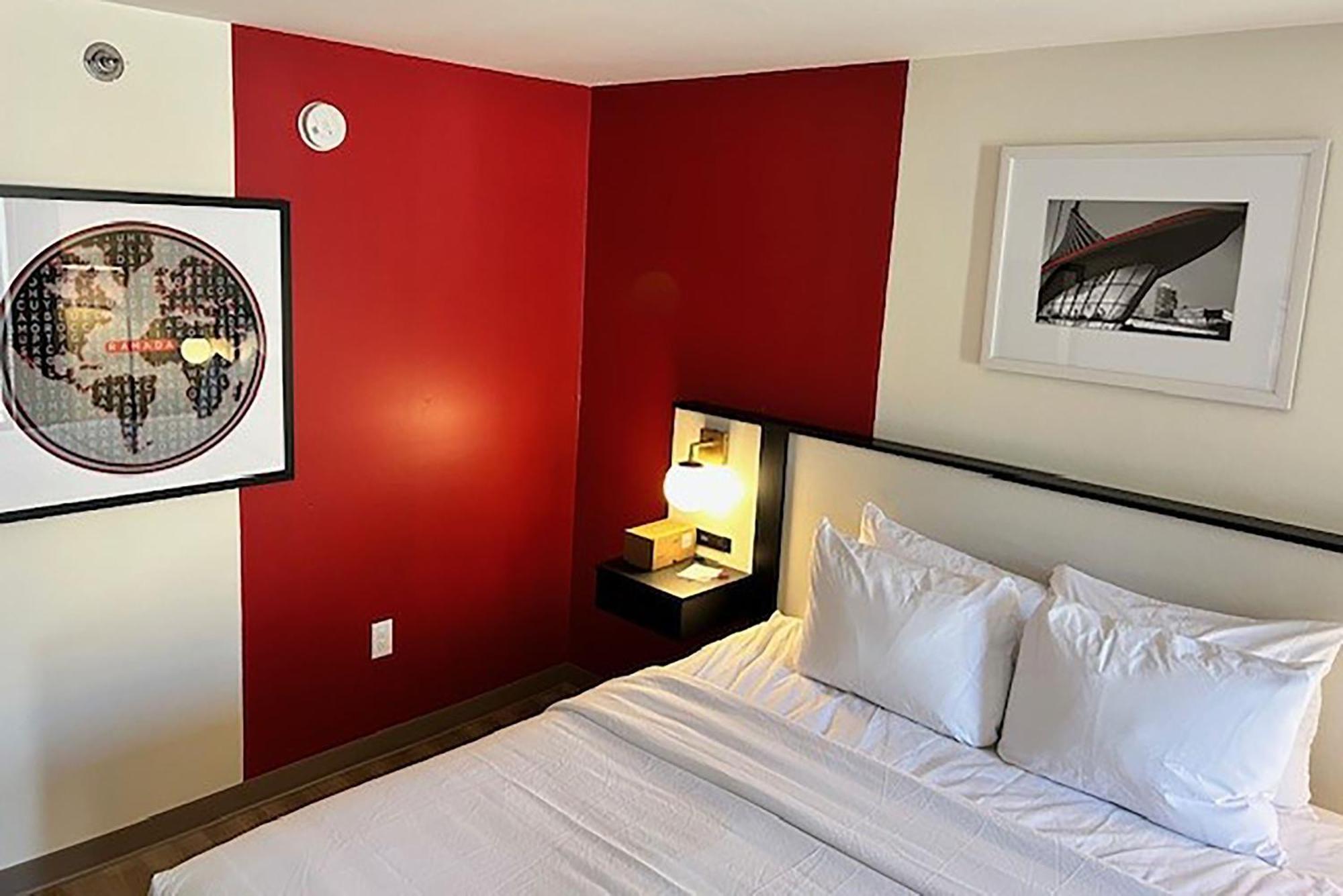 Hotel Ramada By Wyndham Milwaukee Extérieur photo