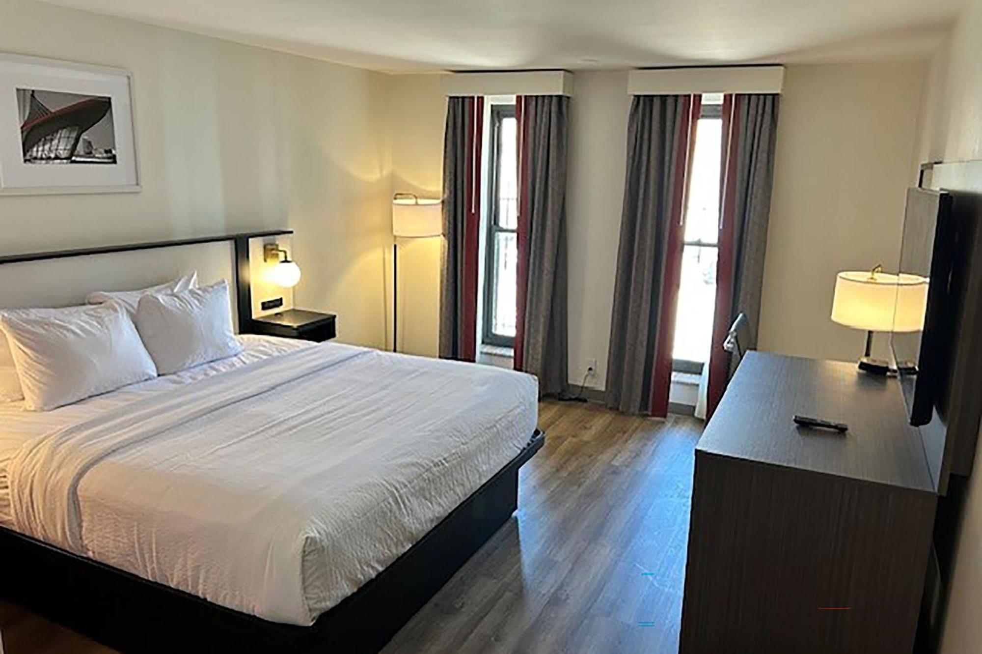 Hotel Ramada By Wyndham Milwaukee Extérieur photo
