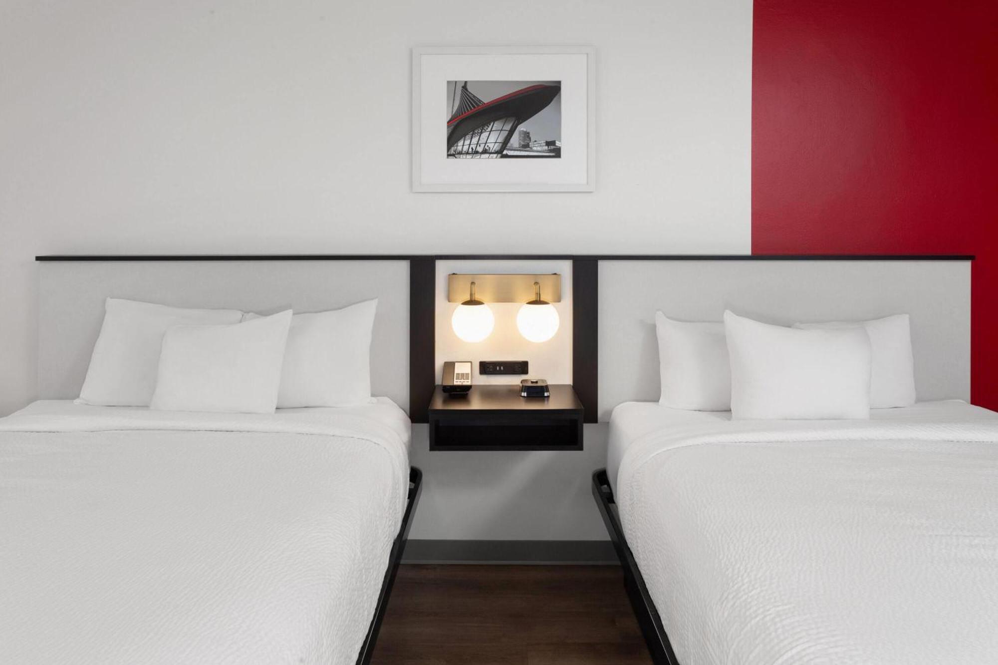 Hotel Ramada By Wyndham Milwaukee Extérieur photo