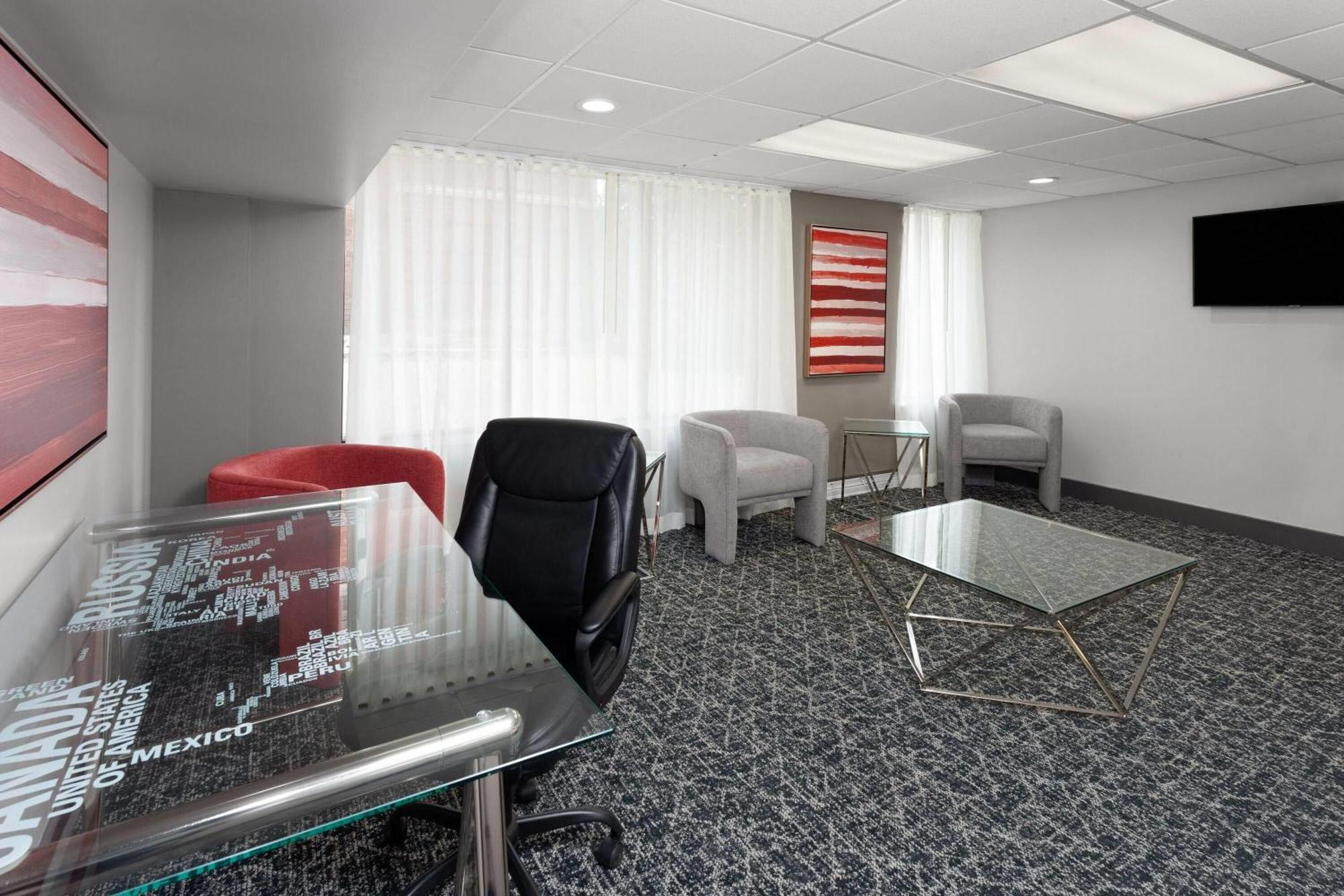 Hotel Ramada By Wyndham Milwaukee Extérieur photo