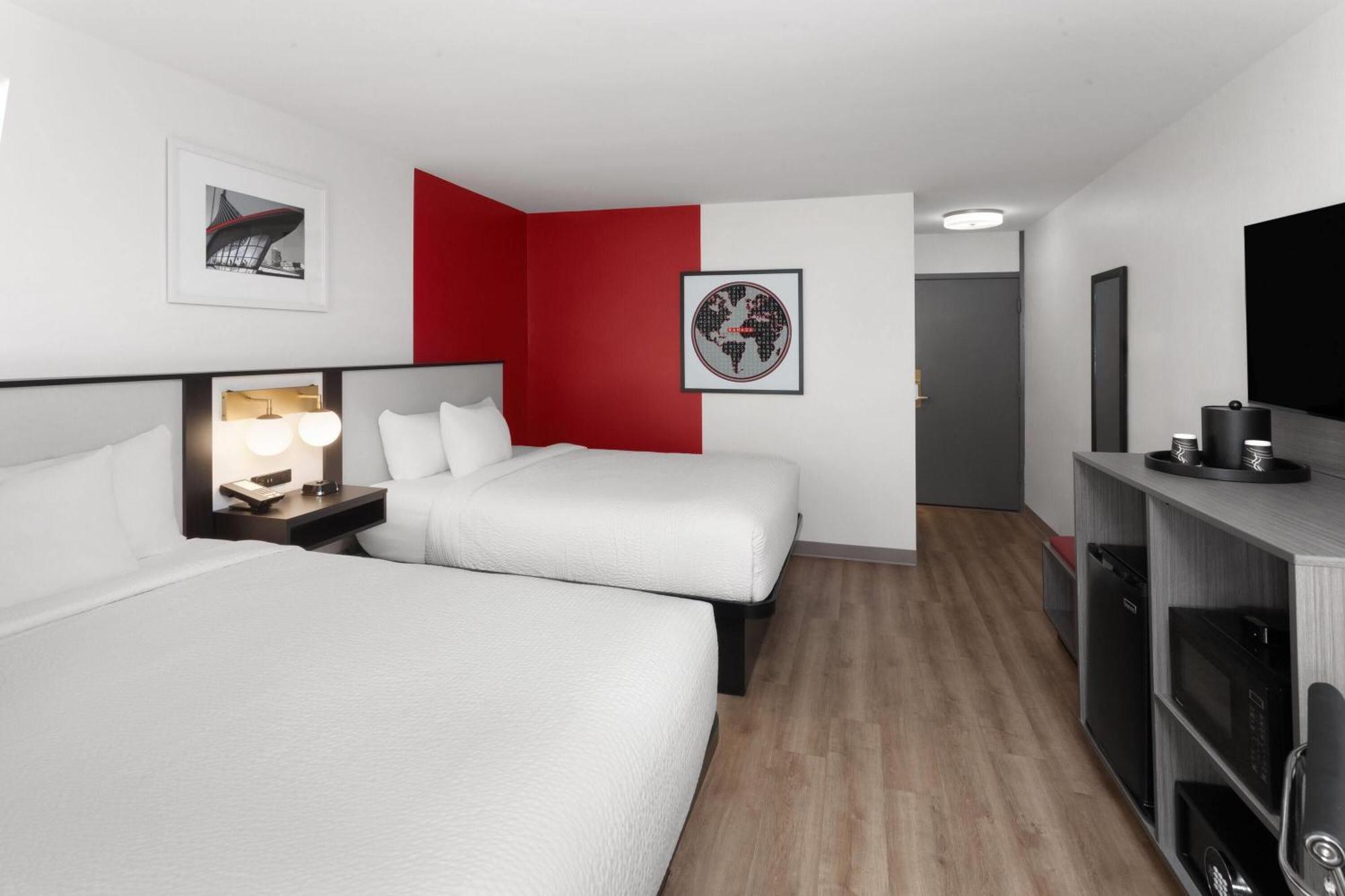 Hotel Ramada By Wyndham Milwaukee Extérieur photo