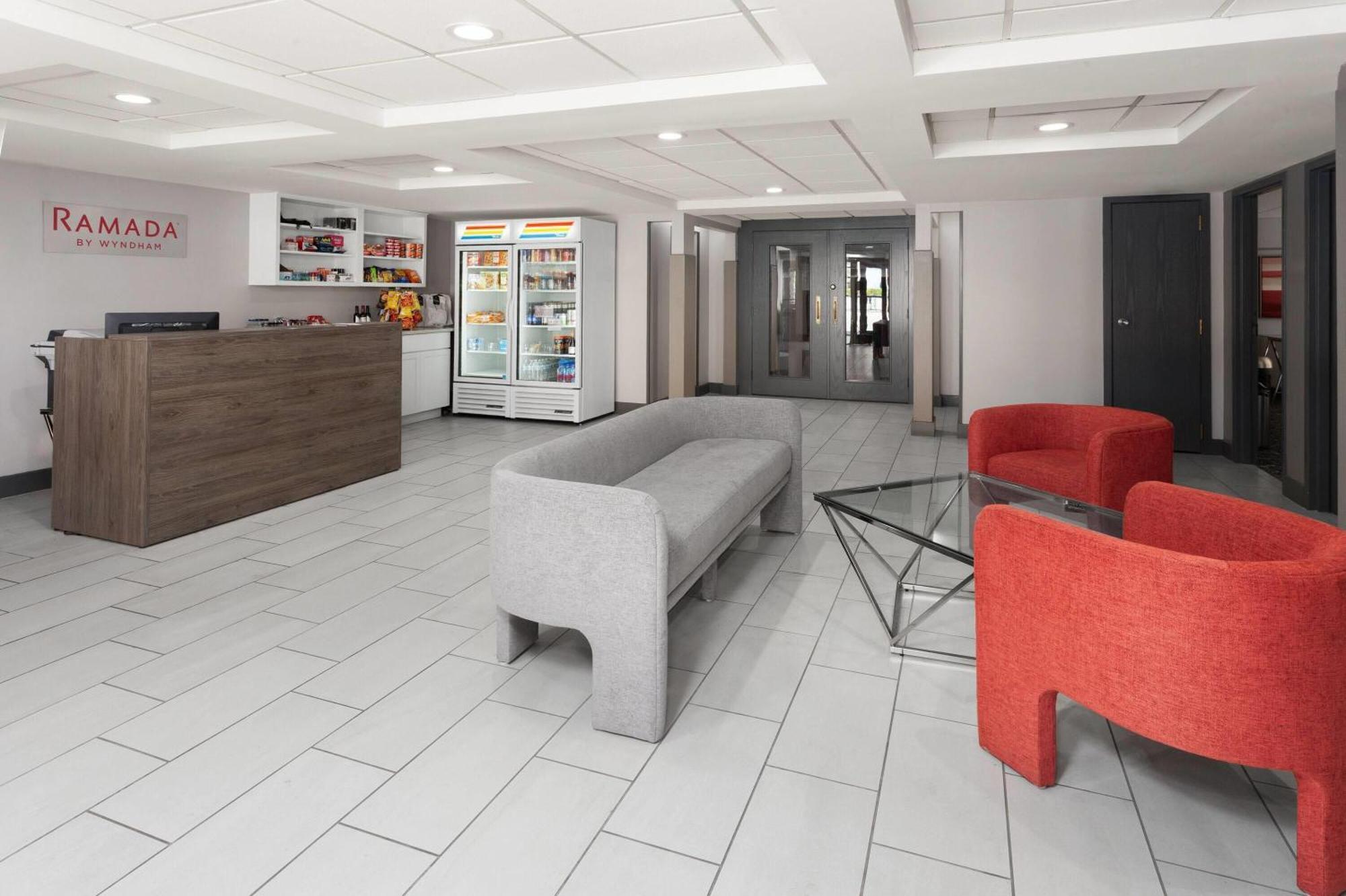 Hotel Ramada By Wyndham Milwaukee Extérieur photo