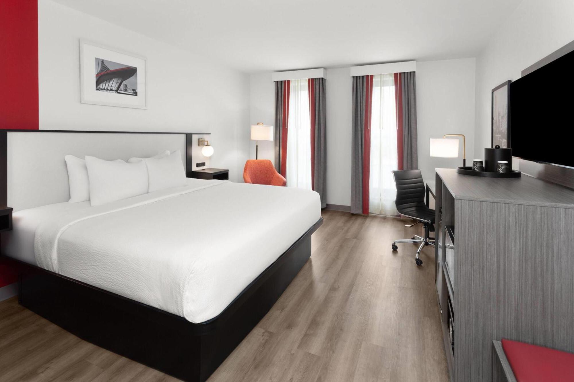 Hotel Ramada By Wyndham Milwaukee Extérieur photo