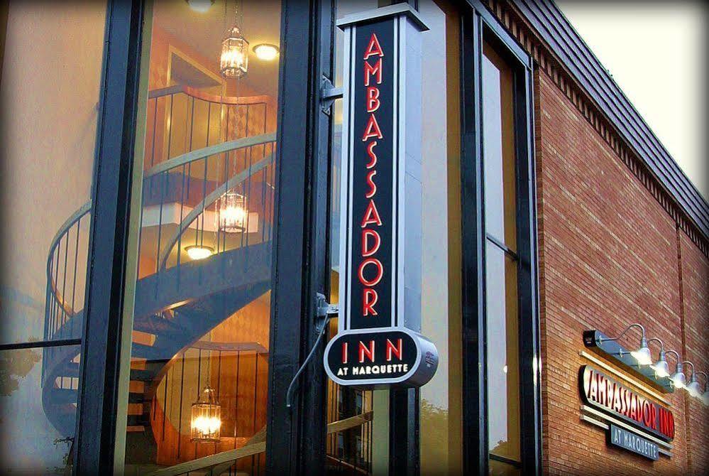 Hotel Ramada By Wyndham Milwaukee Extérieur photo