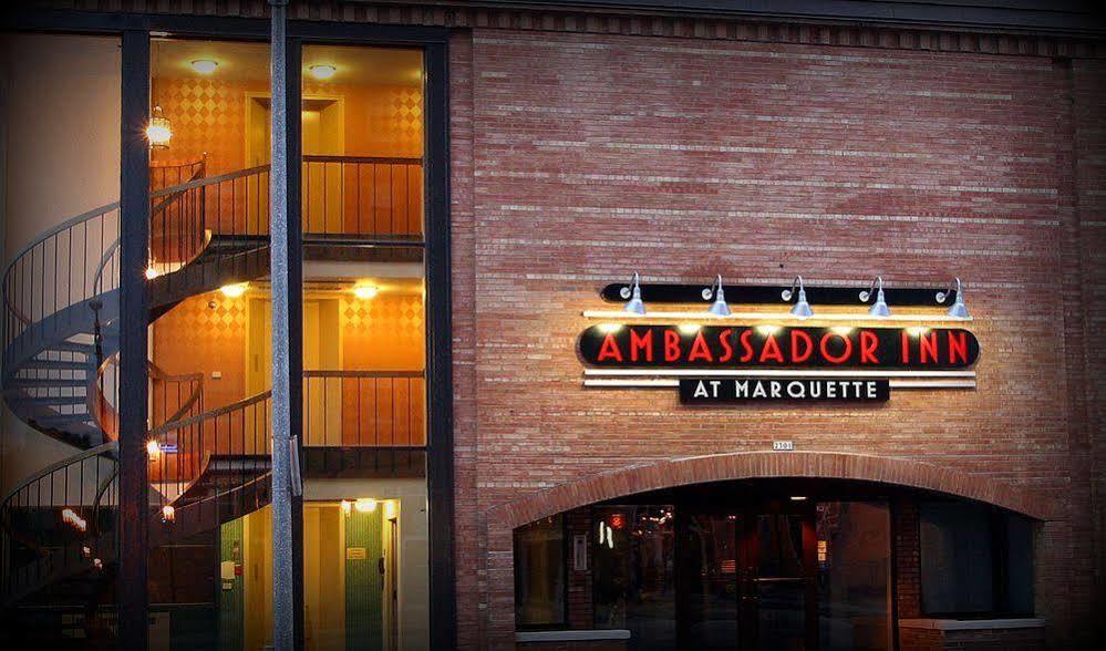 Hotel Ramada By Wyndham Milwaukee Extérieur photo