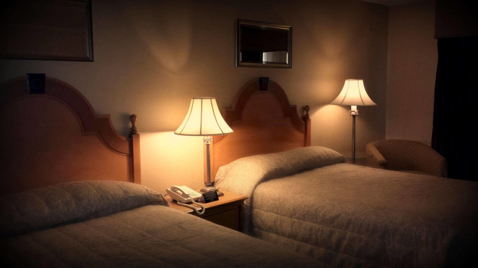 Hotel Ramada By Wyndham Milwaukee Extérieur photo